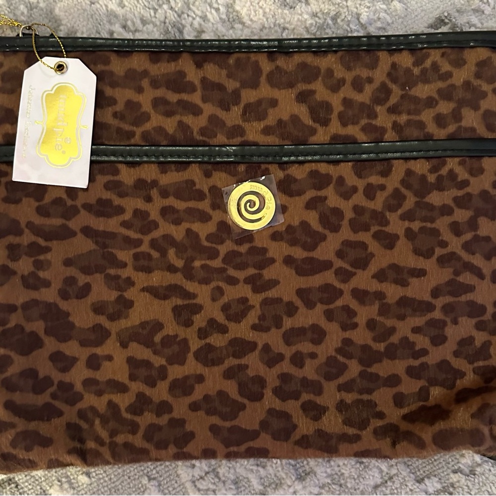 New with tags Mud Pie cosmetics bag‎